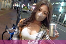 步行回家的高挑池袋美女，以訪談為名把他帶到旅館！做H的事! 美女很順從，喘息著！再來就是欣賞他細長美腿…